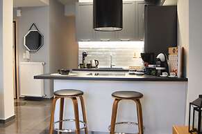 Comely Luxury Apt Must