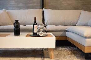 Comely Luxury Apt Must