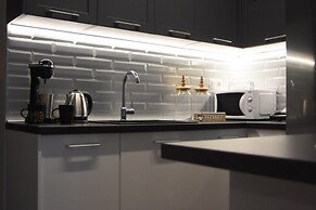 Comely Luxury Apt Must