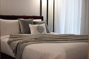 Comely Luxury Apt Must