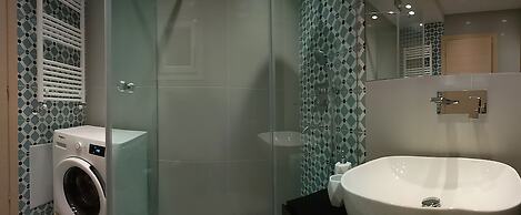 Comely Luxury Apt Must