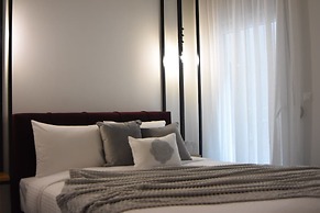 Comely Luxury Apt Must