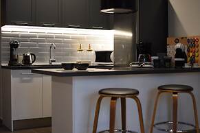 Comely Luxury Apt Must