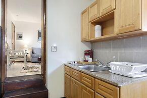 Halsey Haven - Center Of Downtown Arts District 2 Bedroom Apts by RedA