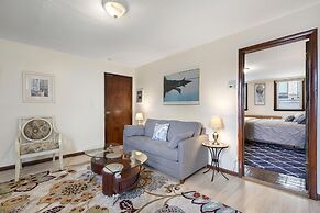 Halsey Haven - Center Of Downtown Arts District 2 Bedroom Apts by RedA