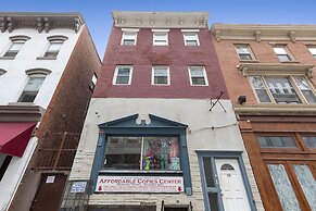 Halsey Haven - Center Of Downtown Arts District 2 Bedroom Apts by RedA