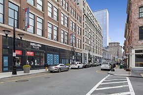 Halsey Haven - Center Of Downtown Arts District 2 Bedroom Apts by RedA