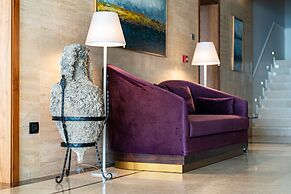 Hotel California by Aycon