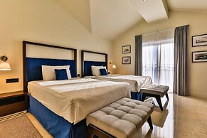 Hotel California by Aycon