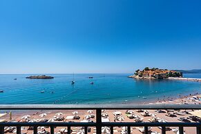 Hotel California by Aycon