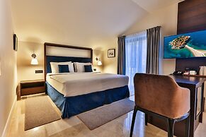 Hotel California by Aycon