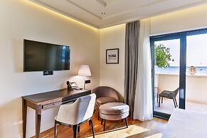 Hotel California by Aycon