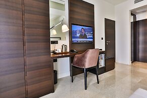 Hotel California by Aycon