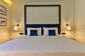 Hotel California by Aycon