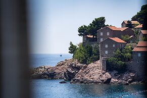 Hotel California by Aycon