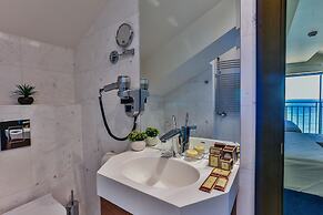 Hotel California by Aycon