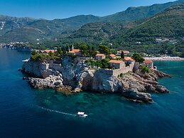 Hotel California by Aycon