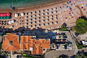 Hotel California by Aycon