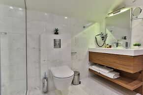 Hotel California by Aycon