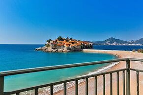 Hotel California by Aycon