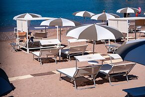 Hotel California by Aycon