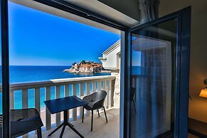 Hotel California by Aycon