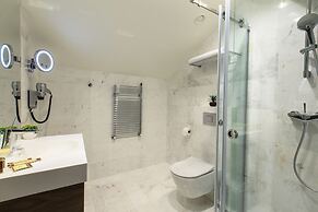 Hotel California by Aycon