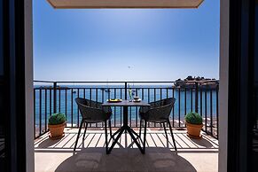 Hotel California by Aycon