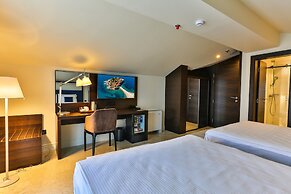 Hotel California by Aycon