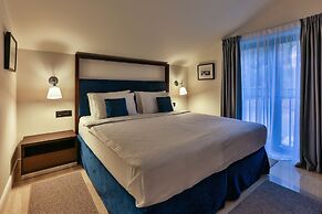 Hotel California by Aycon