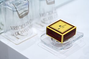 Hotel California by Aycon