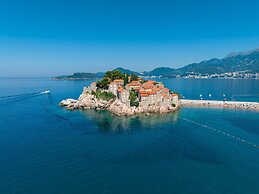 Hotel California by Aycon