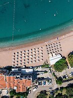 Hotel California by Aycon