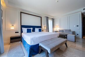 Hotel California by Aycon