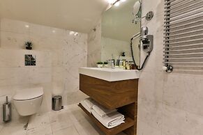 Hotel California by Aycon