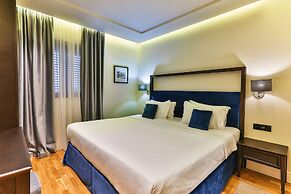 Hotel California by Aycon