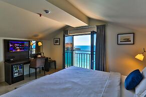 Hotel California by Aycon