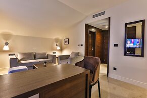 Hotel California by Aycon