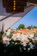 Hotel California by Aycon