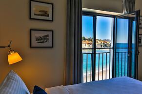 Hotel California by Aycon