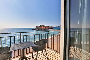 Hotel California by Aycon