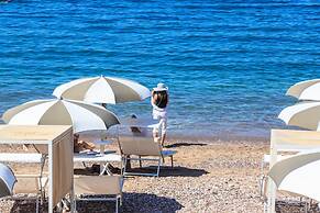 Hotel California by Aycon