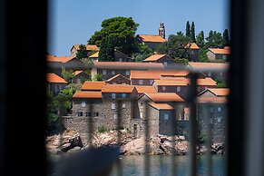 Hotel California by Aycon