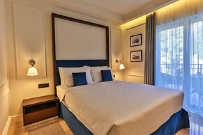 Hotel California by Aycon