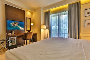 Hotel California by Aycon