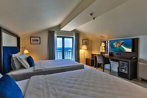 Hotel California by Aycon