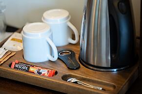 Hotel California by Aycon