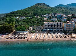 Hotel California by Aycon