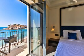 Hotel California by Aycon