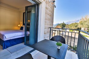 Hotel California by Aycon